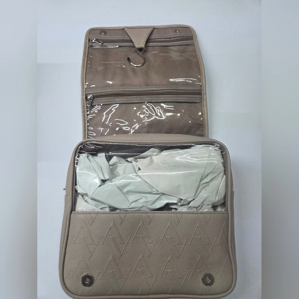 Adrienne Vittadini Hanging Organizer / Cosmetic Case NWT